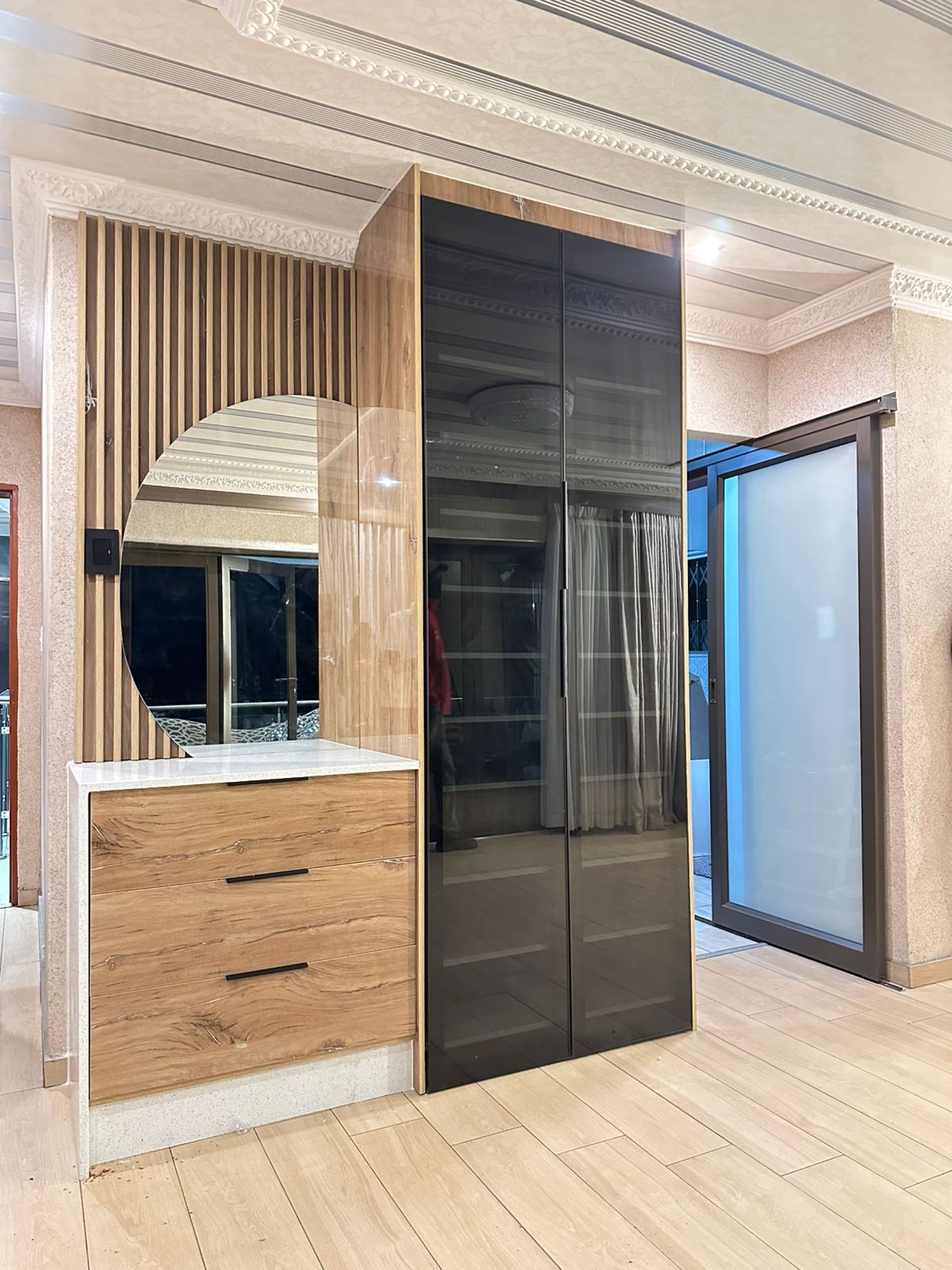 Mirror & wardrobe unit
